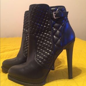 ZARA Trafaluc side zip booties, black 🖤