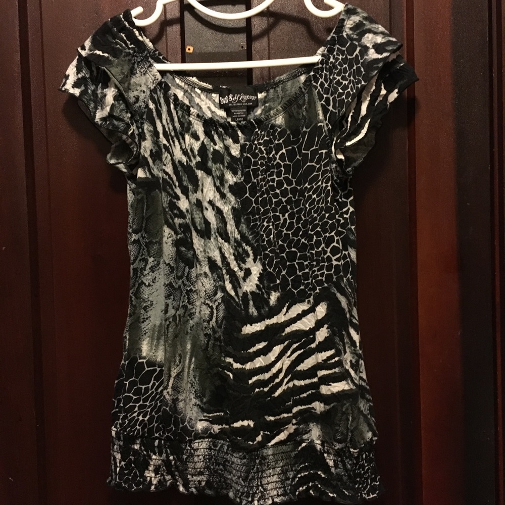 PreOwned ruffle blouse. Size large