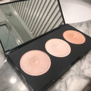 Makeup Revolution Radiance Palette