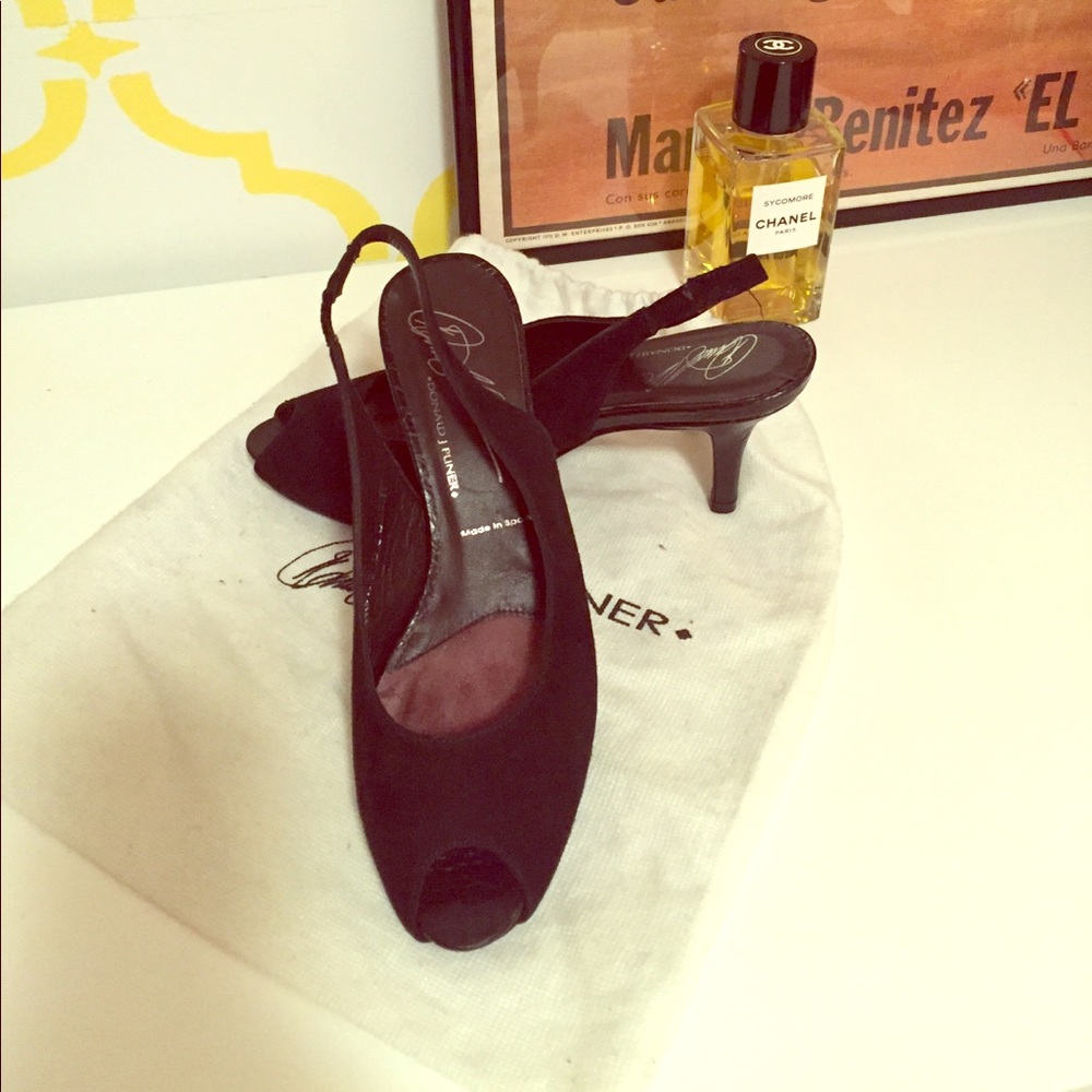 Suede peep toe