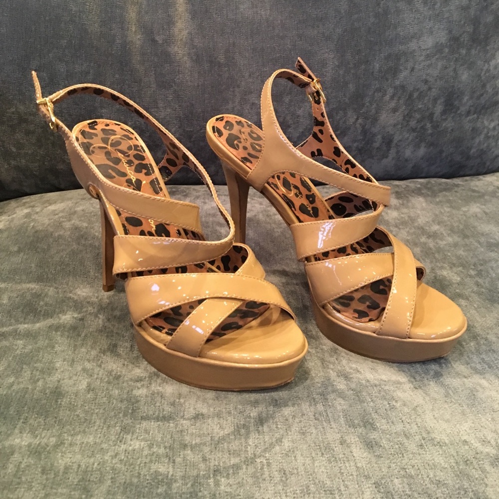 Nude Jessica Simpson Pumps