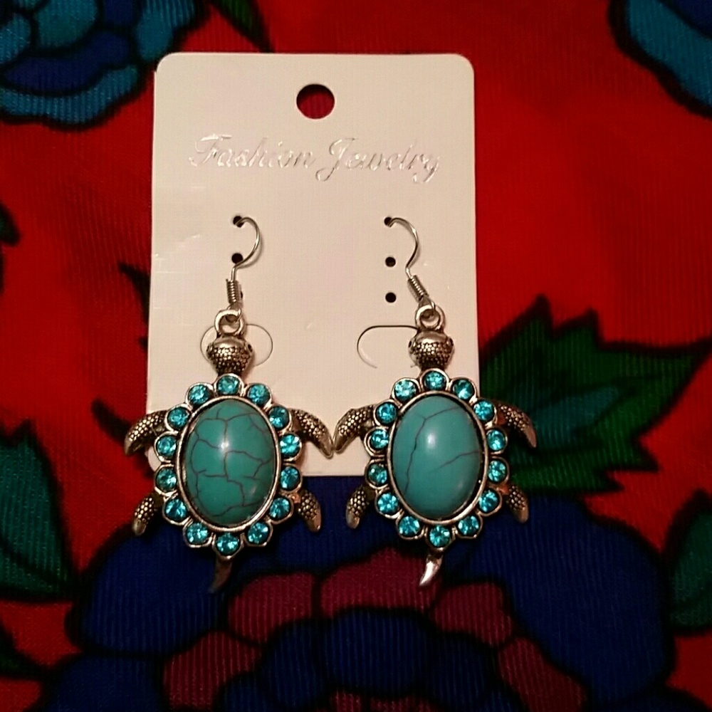 Lucky Turtle pierced earrings