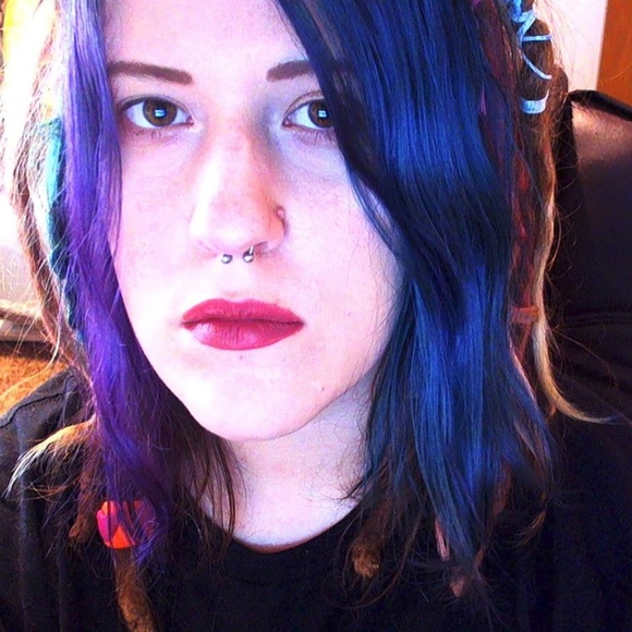 Meet your Posher, Laura - Picture 3 of 3