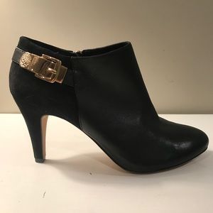 NEVERWORN Vince Camuto ankle booties