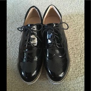 Lack patent leather wing tips platform