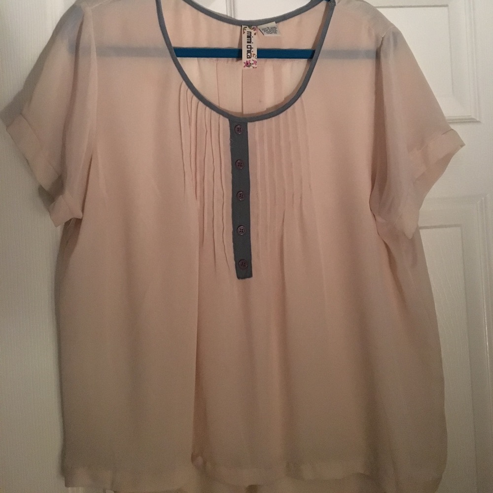 Adorable casual/dressy blouse