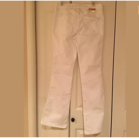 NEW OLD NAVY WHITE FLARE MID-RISE SIZE 8REG - Picture 2 of 5