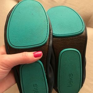 Navy blue tieks. Like new.