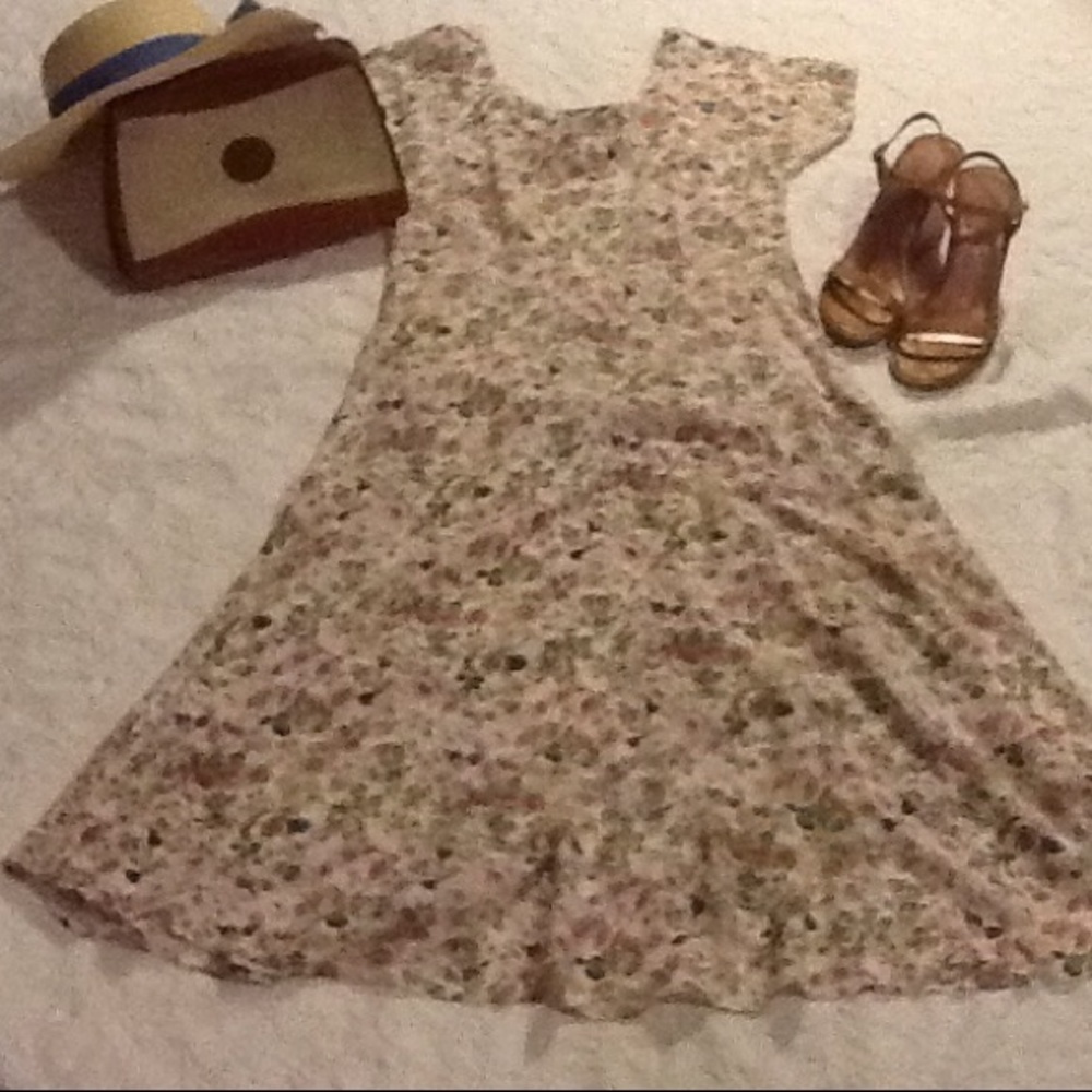 Cute lil summer dress ...   Endless possibilities