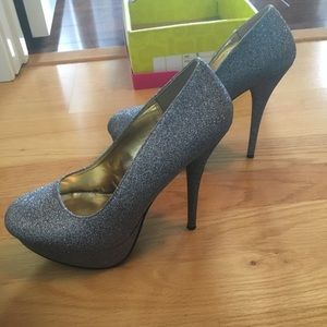 Silver sparkly heels size 8