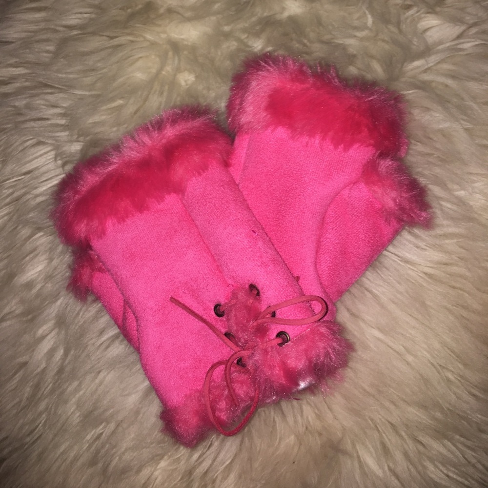 Hot pink open-fingered gloves