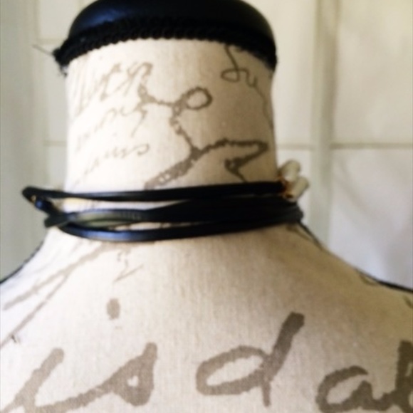 NWT Charming Charlie Pearl and Black Choker - Picture 2 of 3