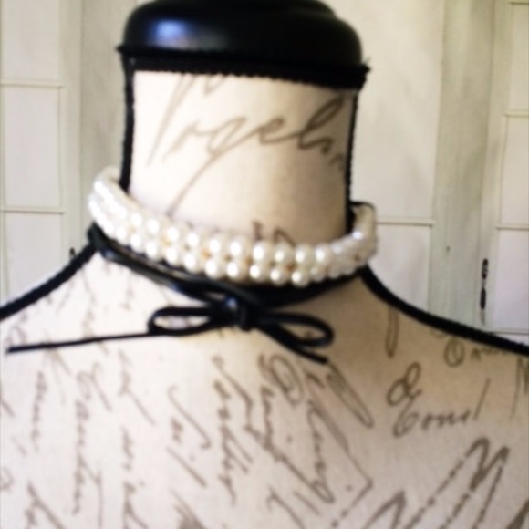 NWT Charming Charlie Pearl and Black Choker - Picture 3 of 3