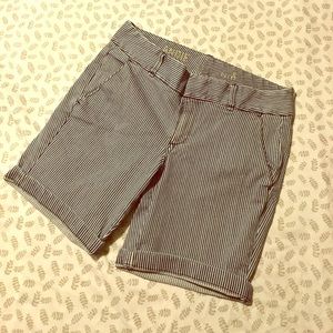 J. CREW BERMUDA SHORTS❤️