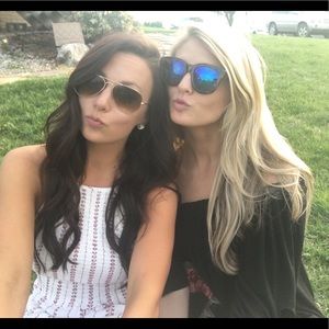 Meet your Posher, Mackenzie