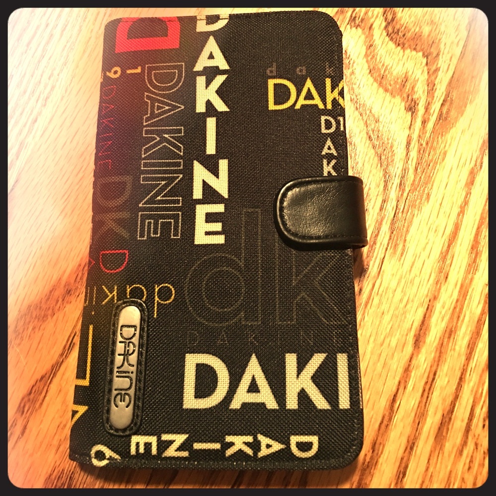 Dakine wallet