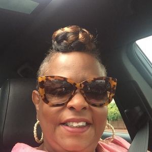 Meet your Posher, Jeronda