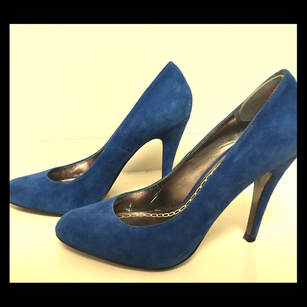 Beautiful and sexy royal blue heels!!