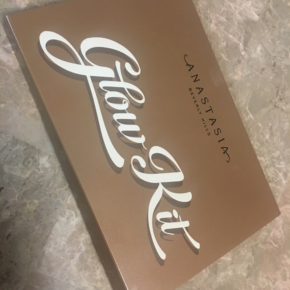 🚫SOLD🚫Anastasia BH Glow Kit