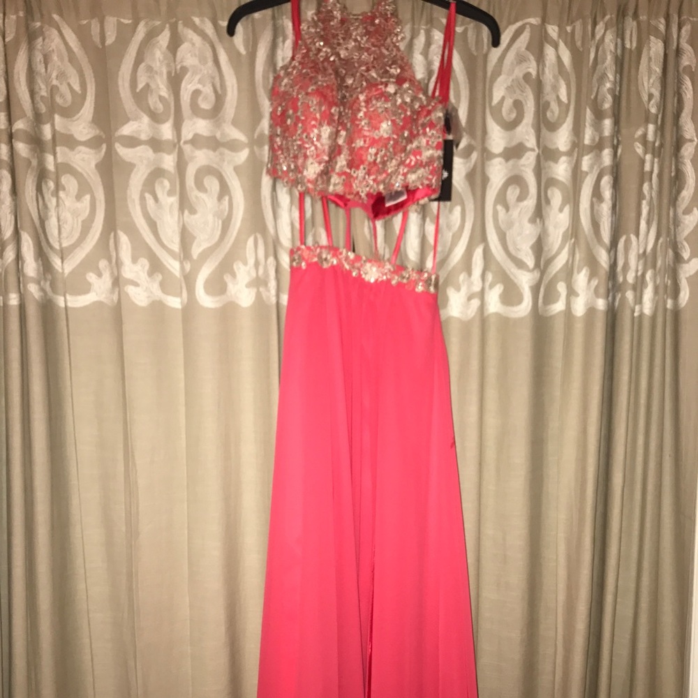 Two piece brand new Faviana formal/prom dress!
