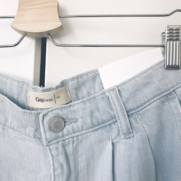 GAP Vintage Style Light Wash Denim Pant - Picture 3 of 3