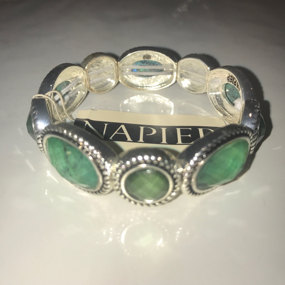 Opalescent green stone stretch bracelet