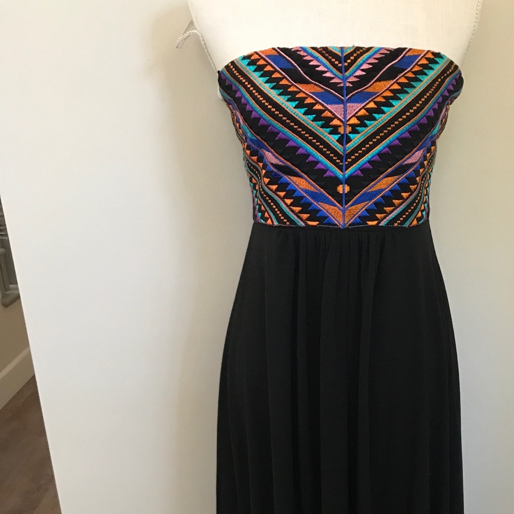 Thyme and Honey Aztec Print Maxi Dress 🌈