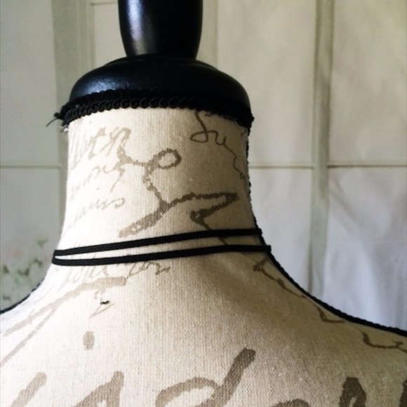 Flash Sale Black 3 Piece Choker Set NWT - Picture 2 of 7