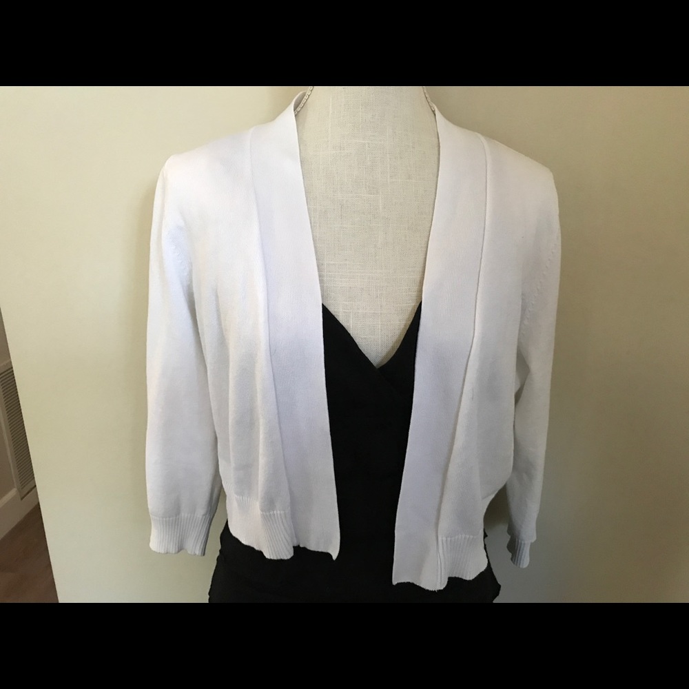 NWOT 8th & Madison White Open Cropped Cardigan