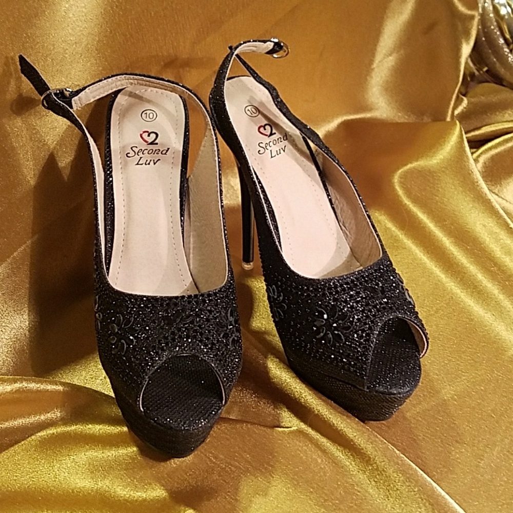 👠 Black glittery heels