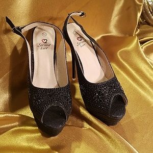 👠 Black glittery heels