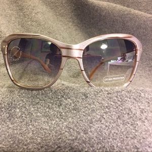 Sunglasses with UV400 protection. New!