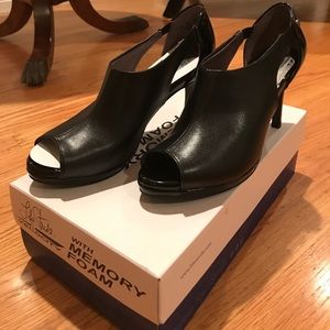 Life Stride Velocity Heels Size 8