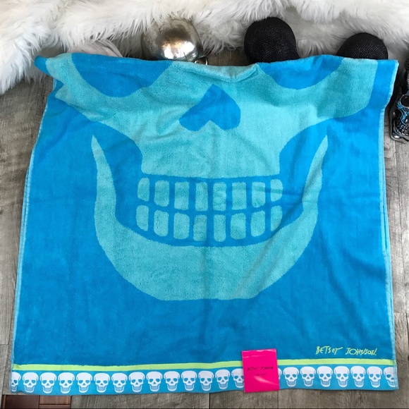 Betsey Johnson Accessories - Betsey Johnson Blue Teal Oversized Bath Towel