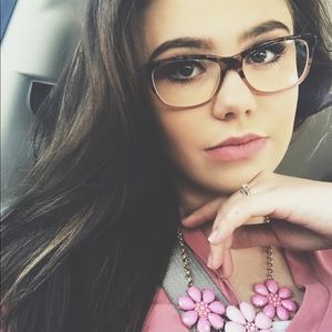 Meet your Posher, Leah