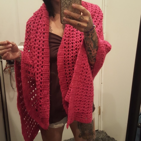 Pink knit poncho - Picture 1 of 4