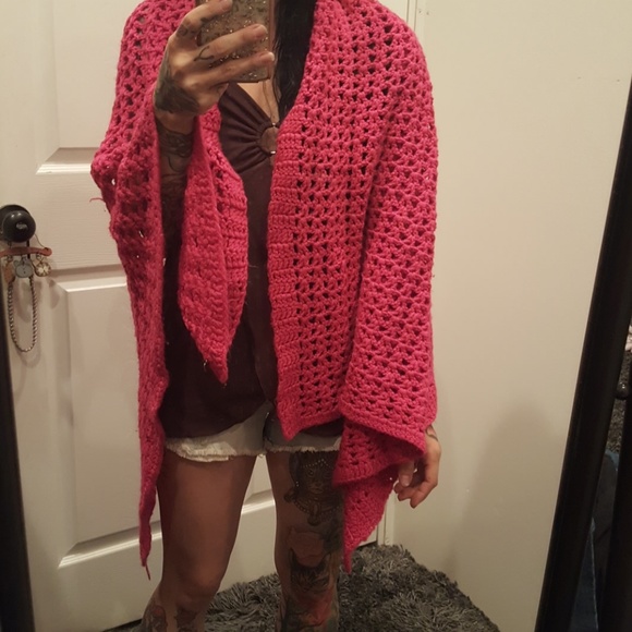 Pink knit poncho - Picture 2 of 4