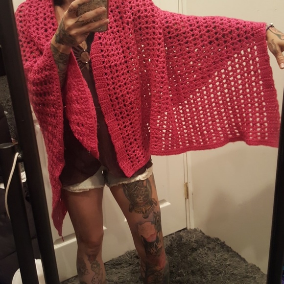 Pink knit poncho - Picture 3 of 4