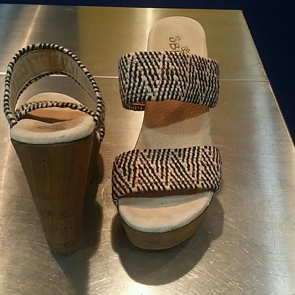 Sbicca chevron design with wooden platform heels