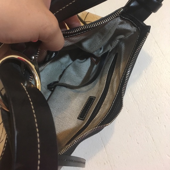 Authentic Dooney & Bourke handbag purse - Picture 3 of 4