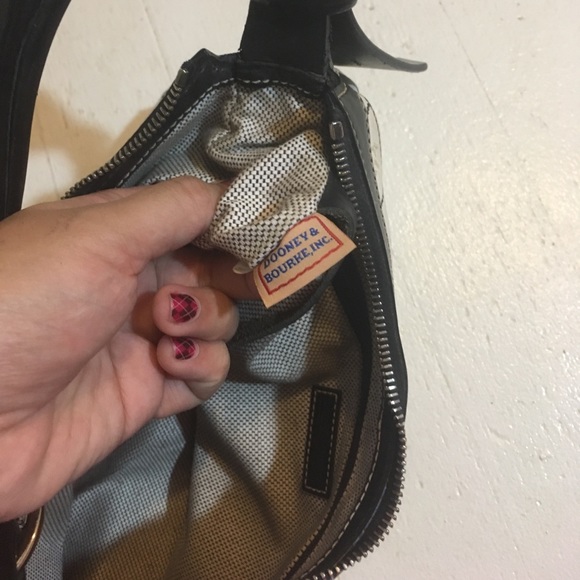 Authentic Dooney & Bourke handbag purse - Picture 4 of 4