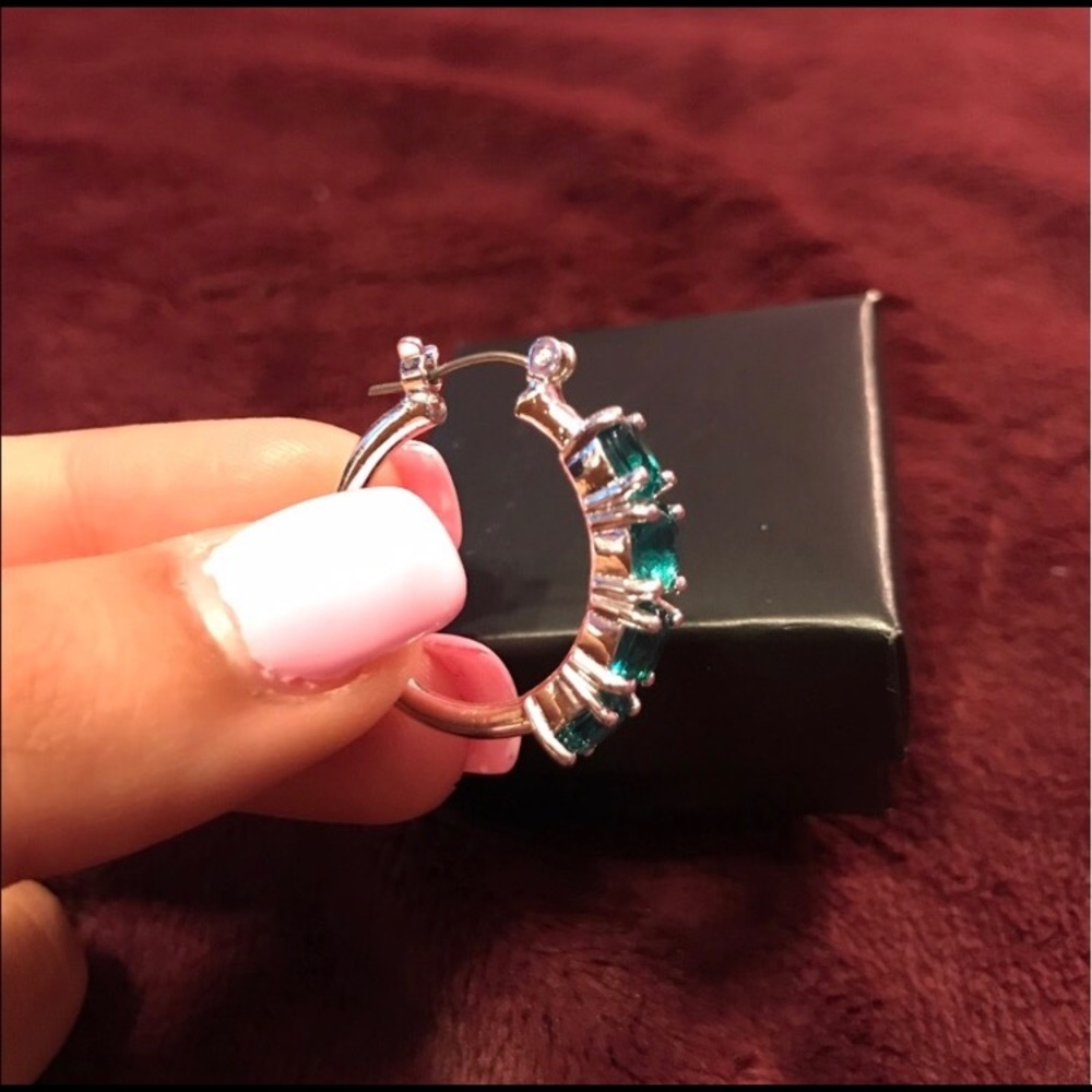 BUNDLE DEAL 🎉 2 jewelry sets, additional earrings