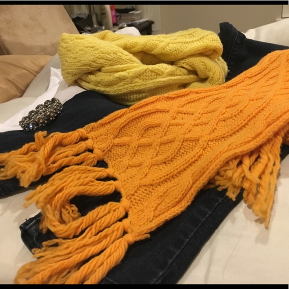 SALE Woolen Chunky Knit Scarves, worn only once! - Picture 4 of 4