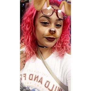 Meet your Posher, Deyanira