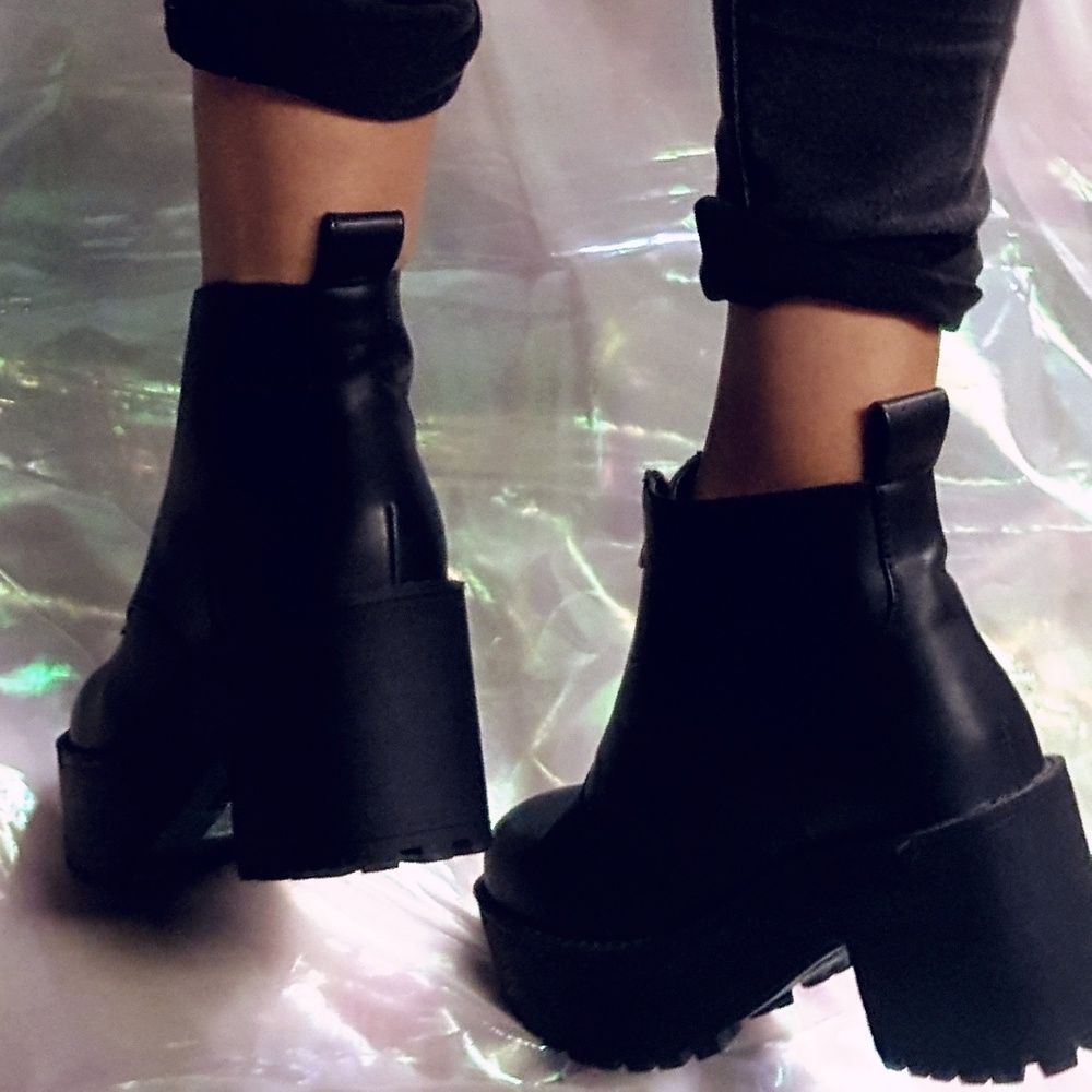 NWOT H&M Chunky Heel Boots