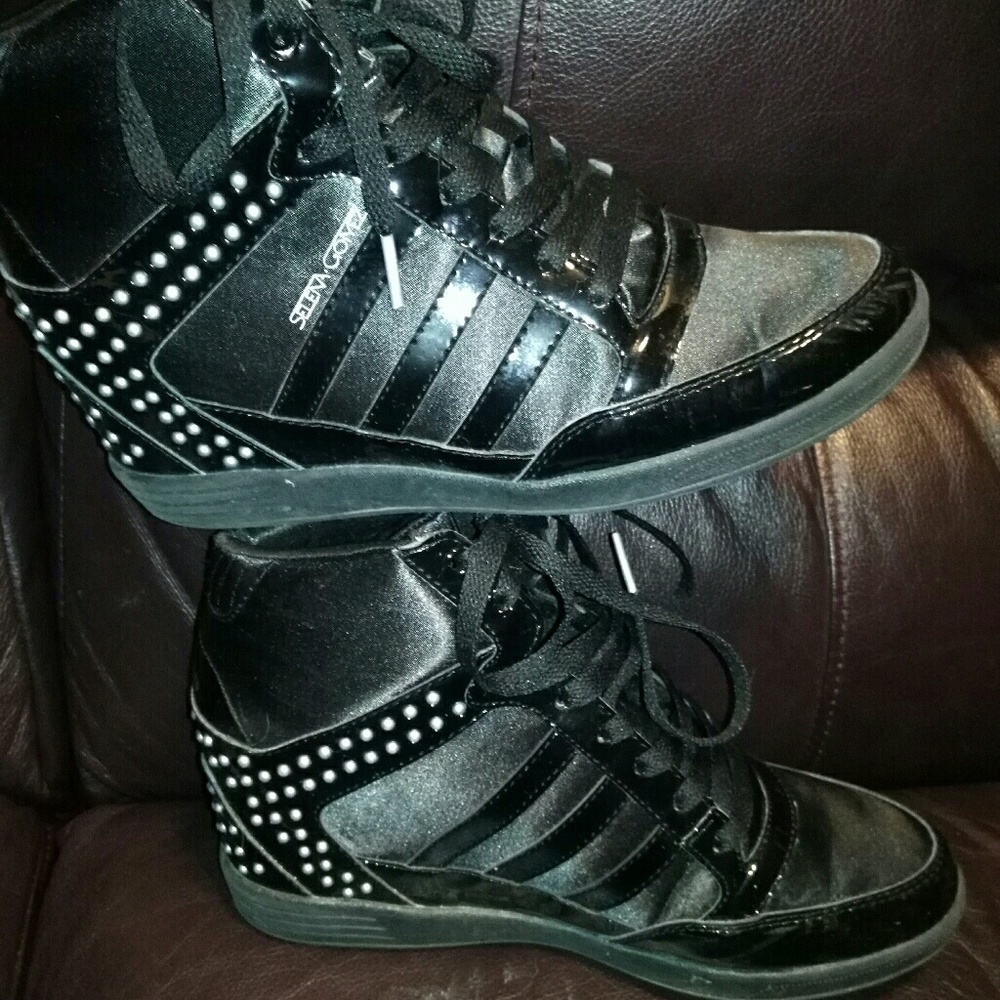 Serena Gomez Adidas Neo