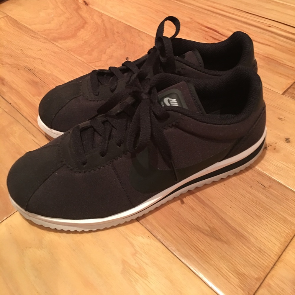 Cortez Ultra Nike Shoes size 6 youth.