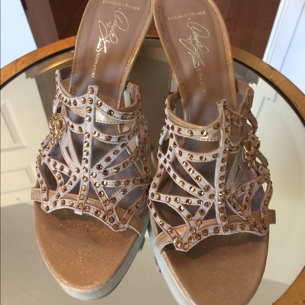 never worn Donald Pliner Signature spider web high heel sandals