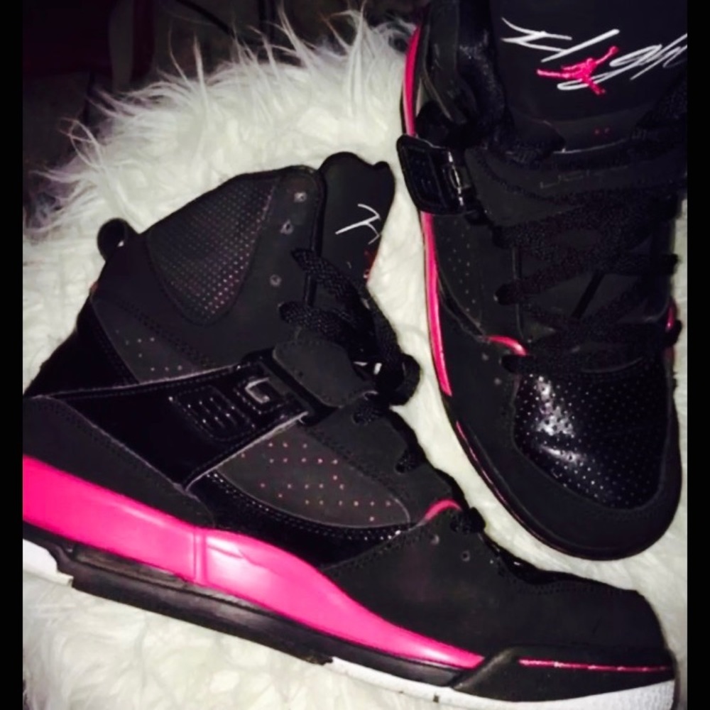 Retro pink & black Jordan's