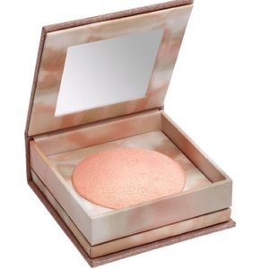 Urban Decay Illuminating Face & Body Powder
